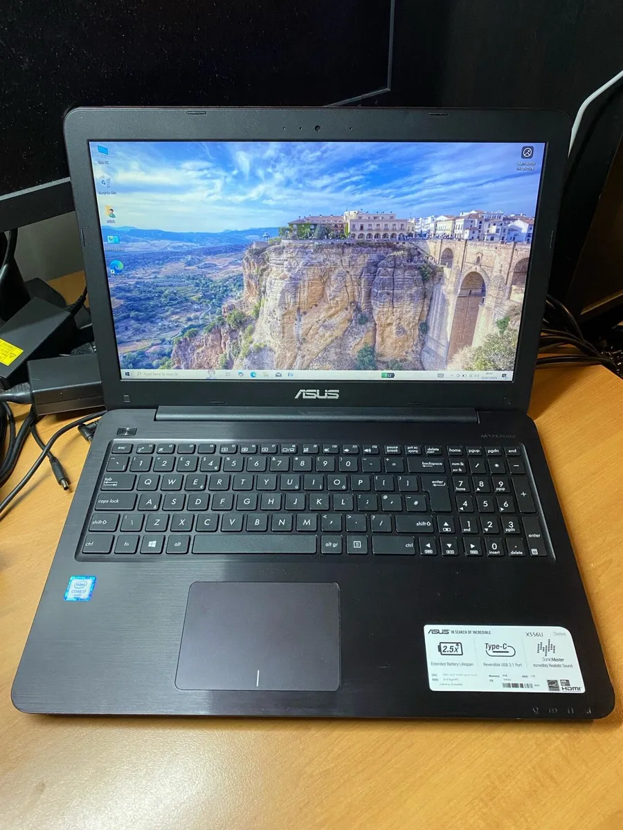 ASUS Laptop i7 pro 8gb 256 win 10 - Image 1