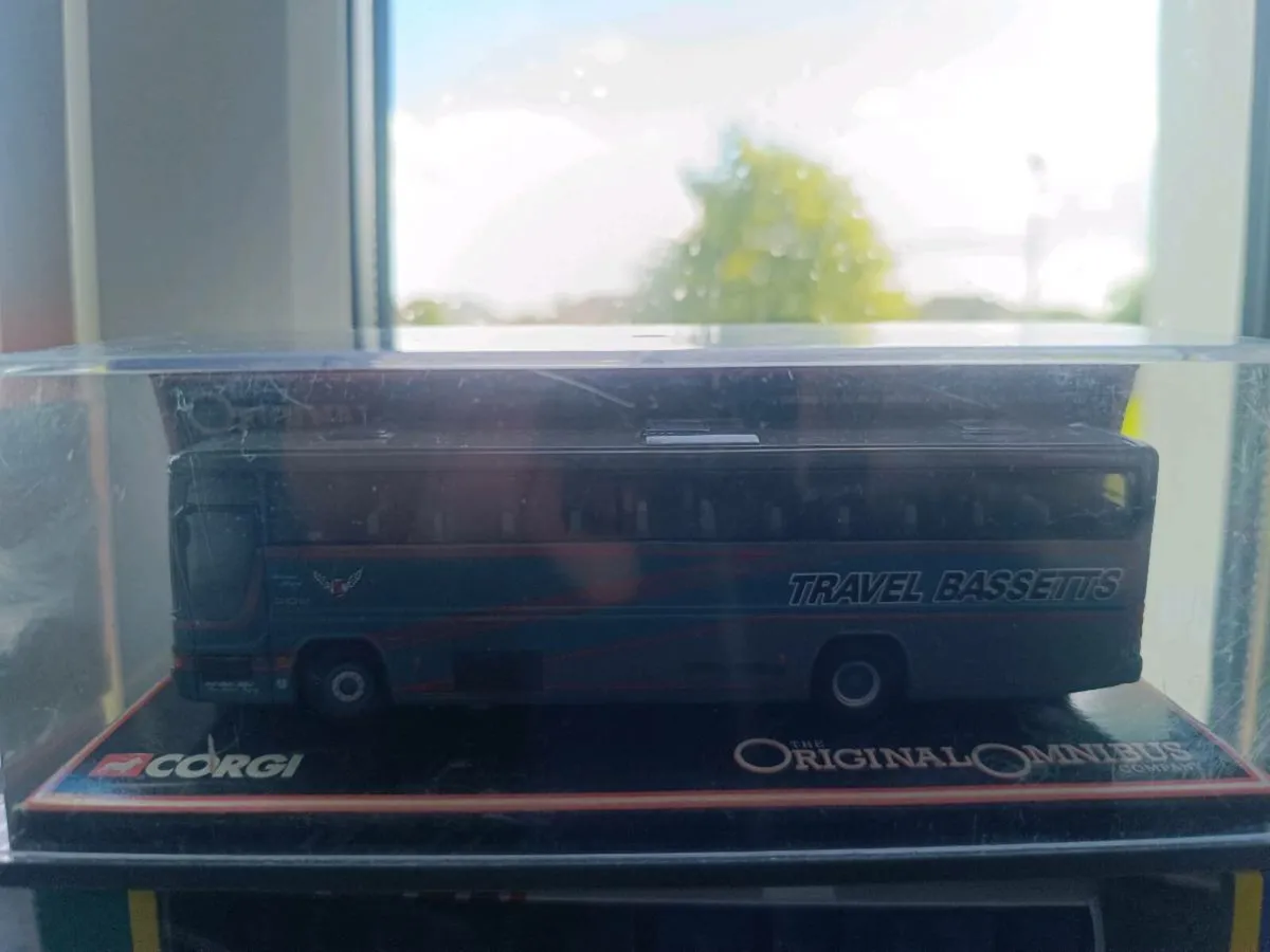 Travel Bassetts Coachways Plaxton Premier