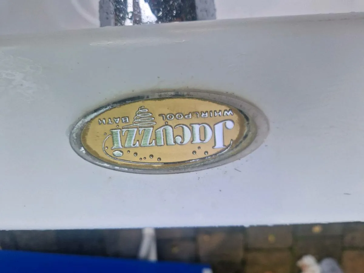 Jacuzzi bath - Image 3