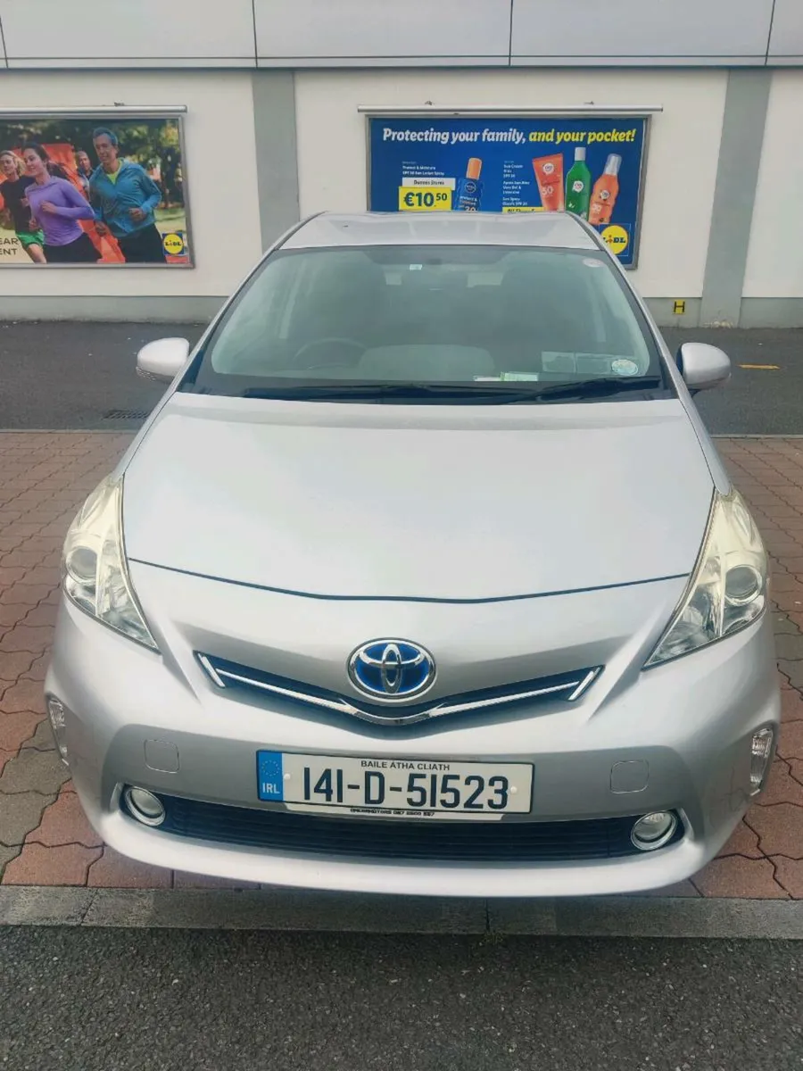 Toyota Prius 7 seater - Image 1
