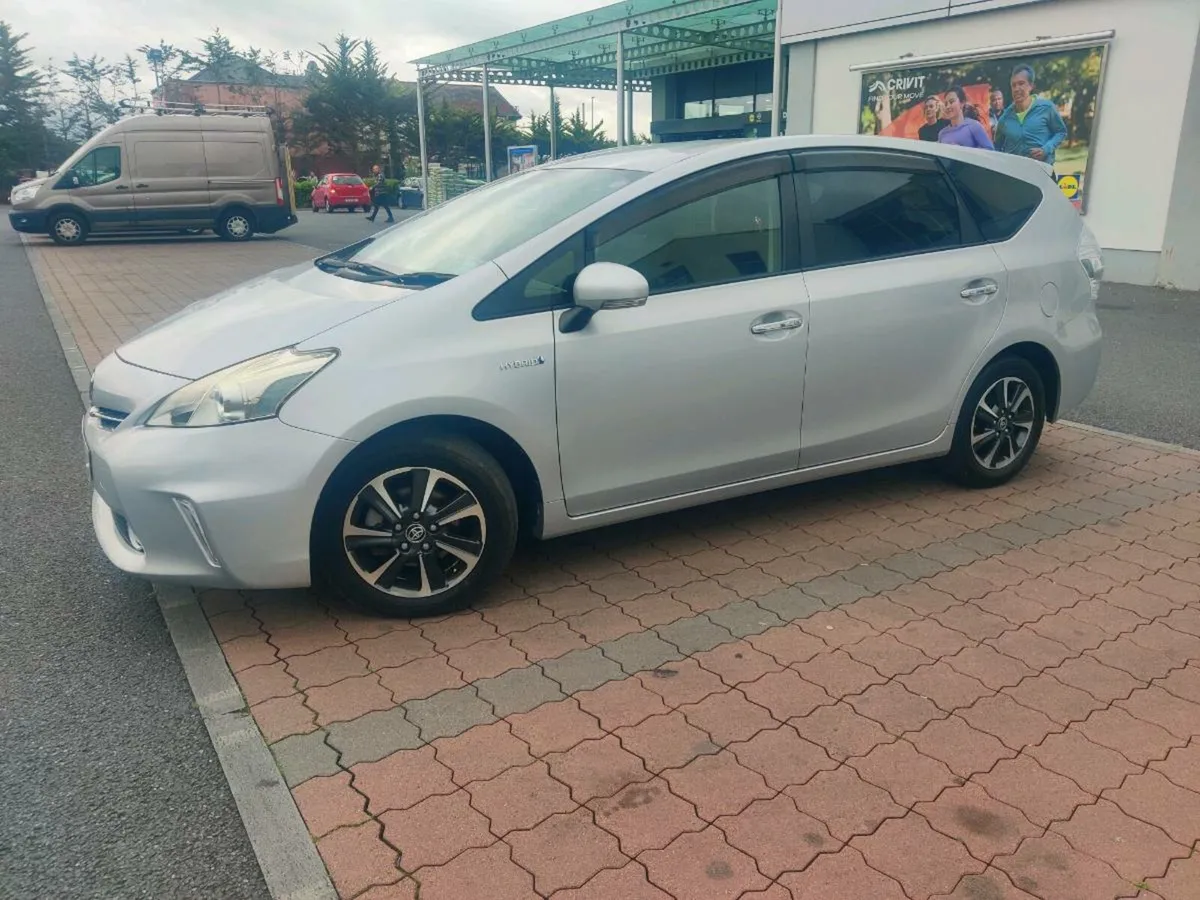 Toyota Prius 7 seater - Image 2