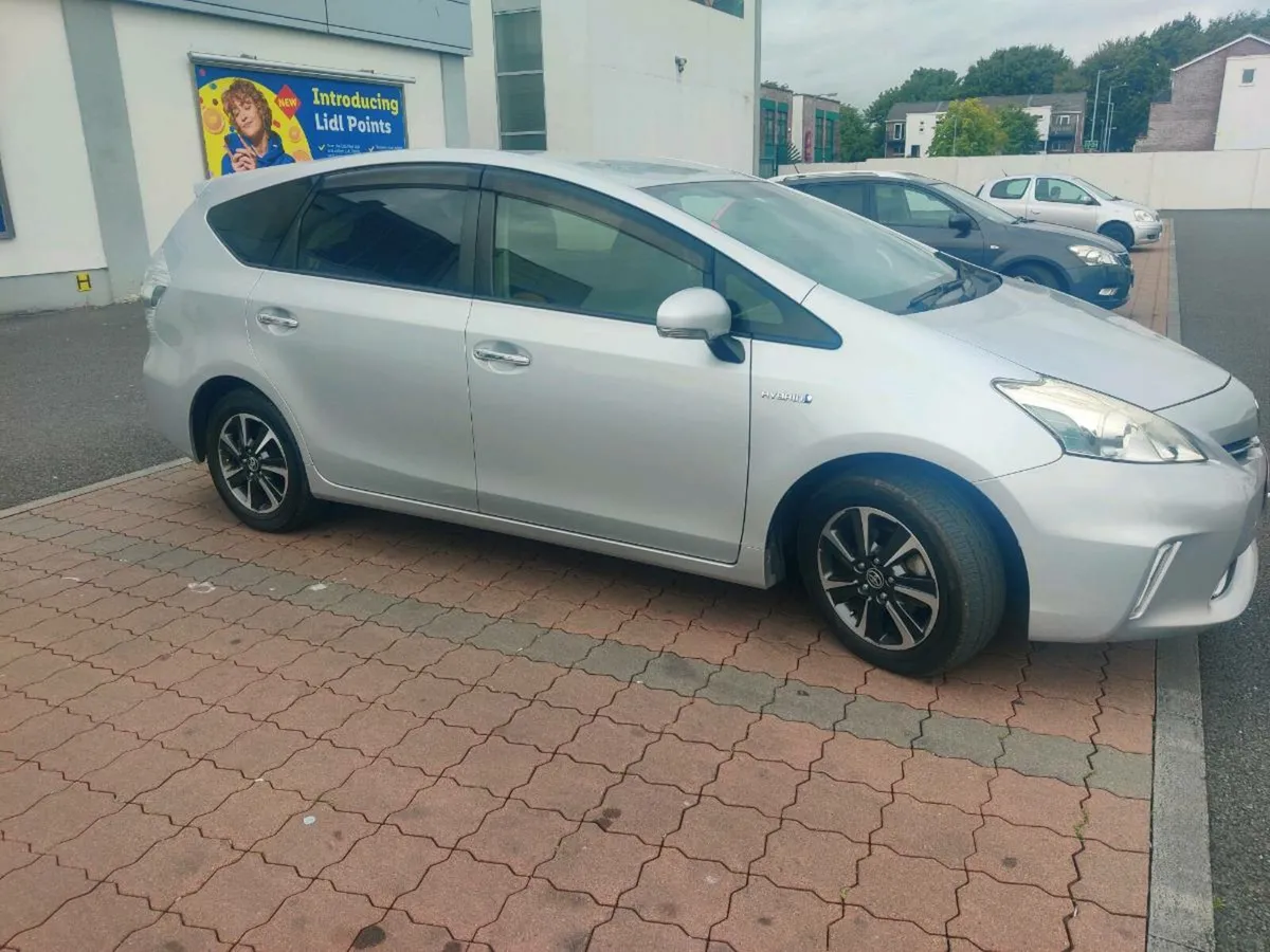 Toyota Prius 7 seater - Image 3