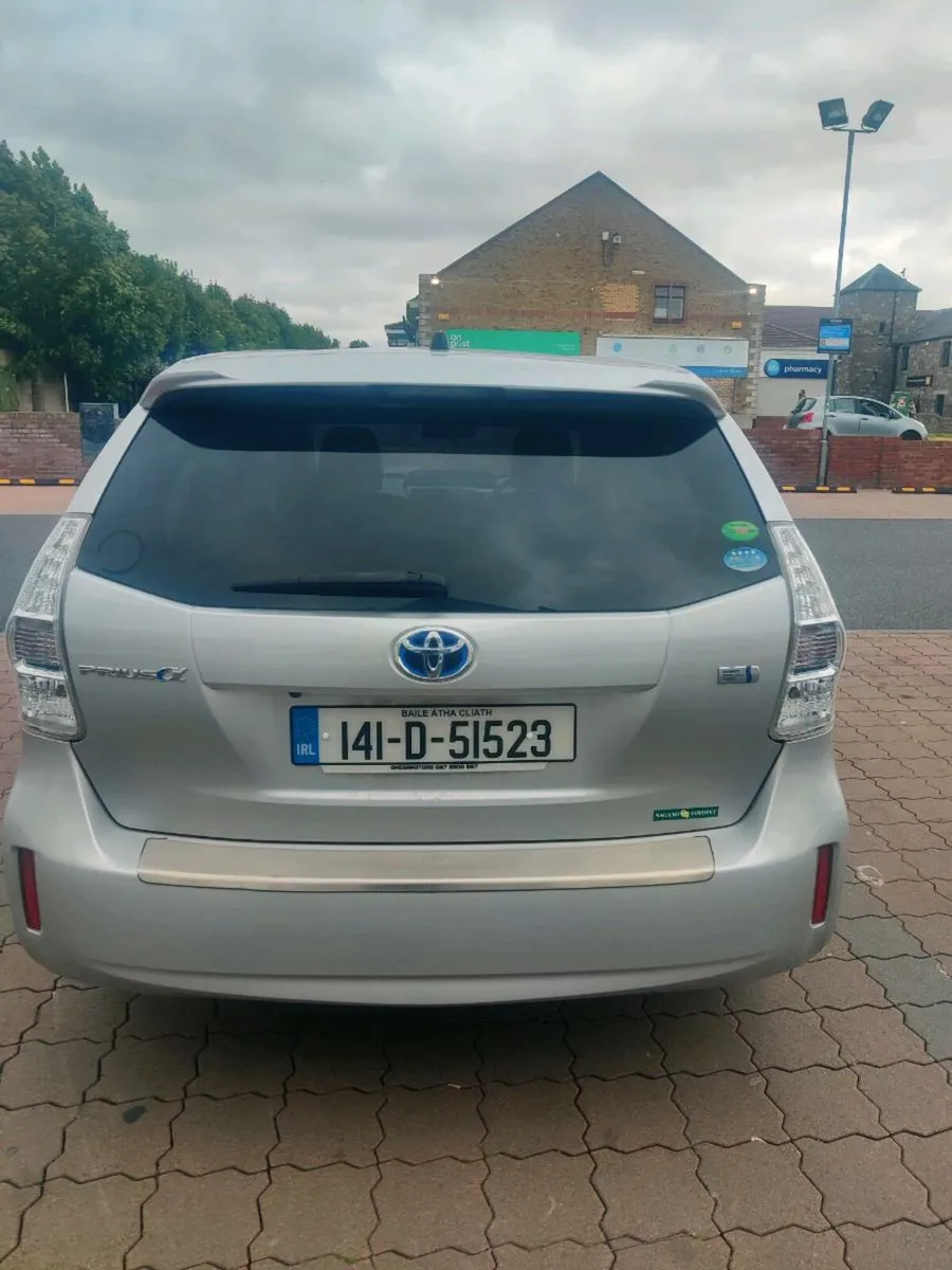 Toyota Prius 7 seater - Image 4