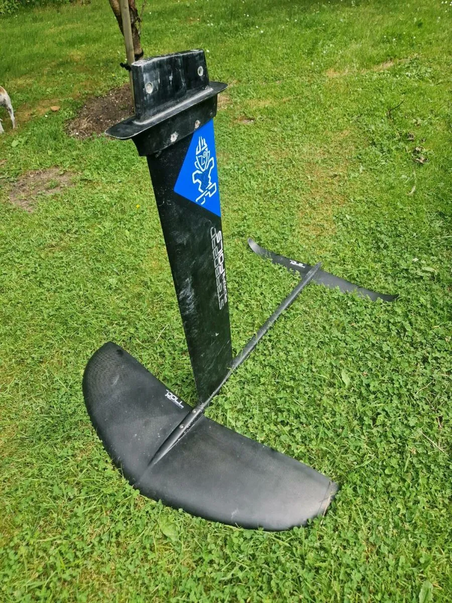Windsurf board and foil - Image 2