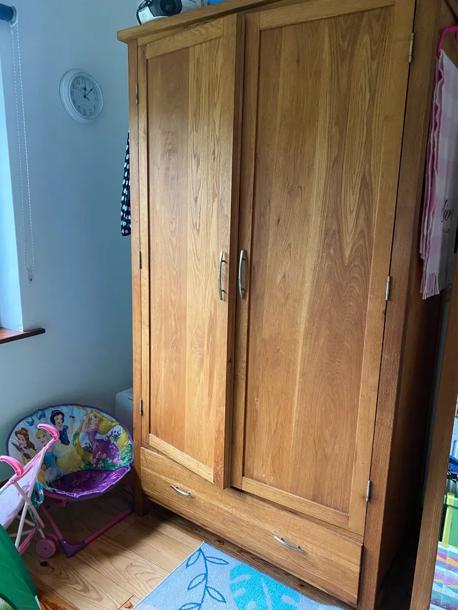 Solid oak, chest of drawers, wardrobe, mirror - Image 1