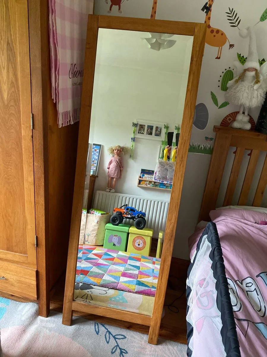 Solid oak, chest of drawers, wardrobe, mirror - Image 4