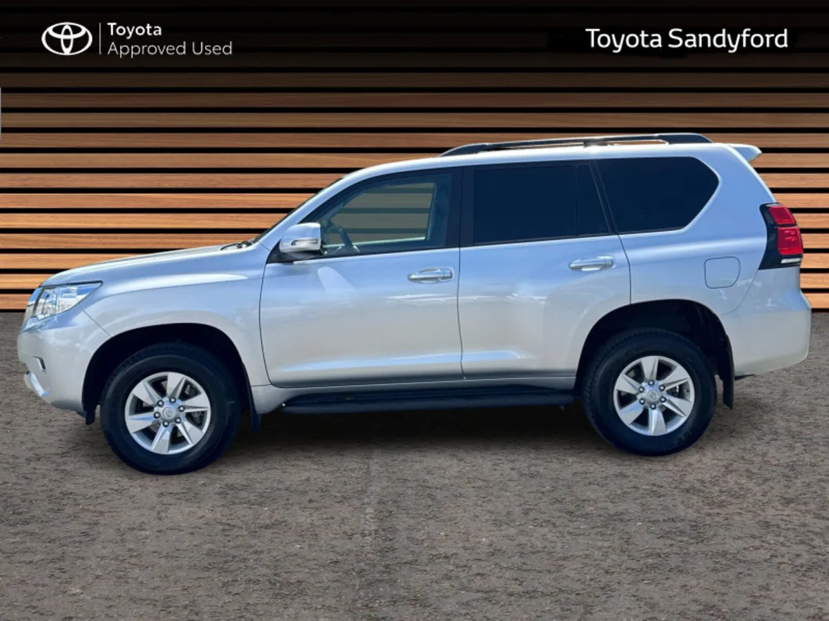 Toyota Land Cruiser LWB COMMERCIAL AUTO // LEATHER - Image 3
