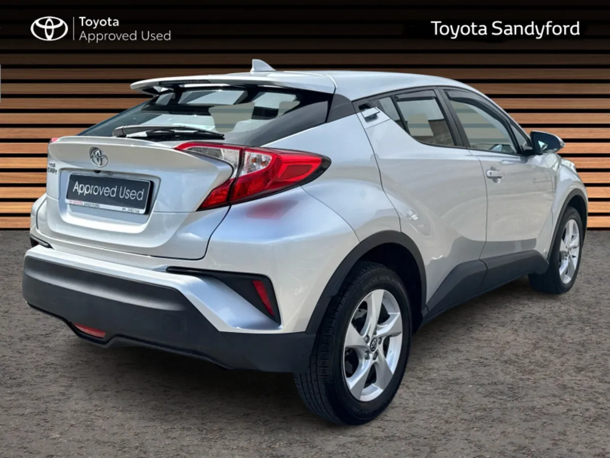 Toyota C-HR 1.2T LUNA + FULL BLACK LEATHER // REAR - Image 2