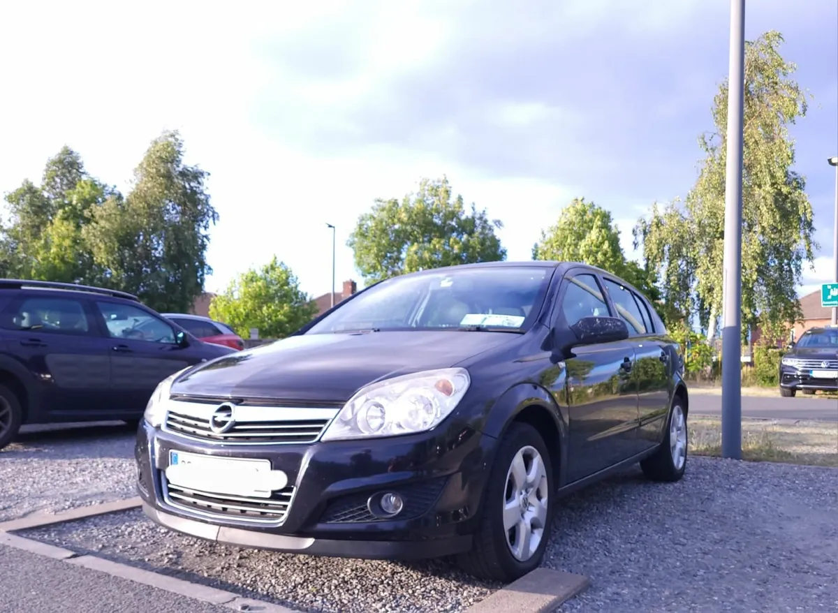 Opel Astra 2008 - Image 1