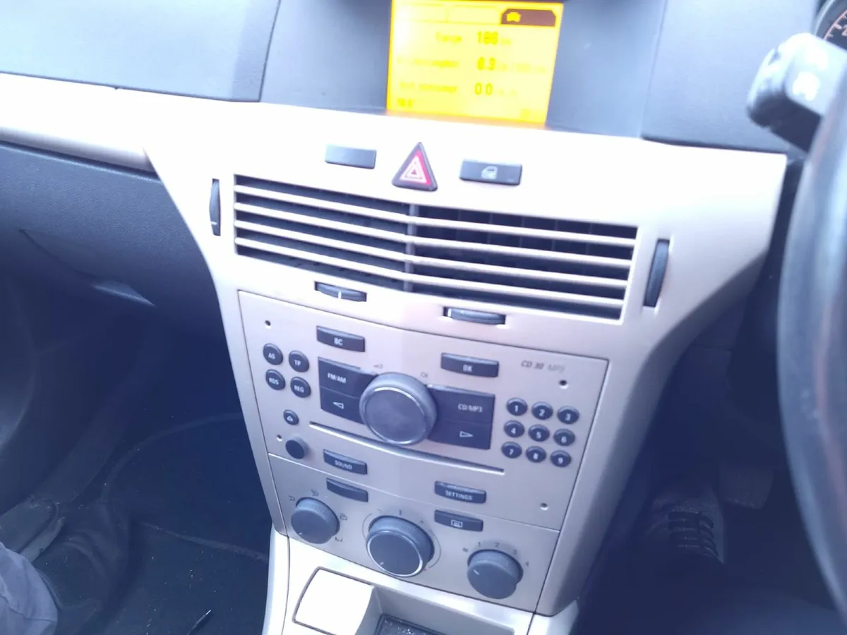 Opel Astra 2008 - Image 2