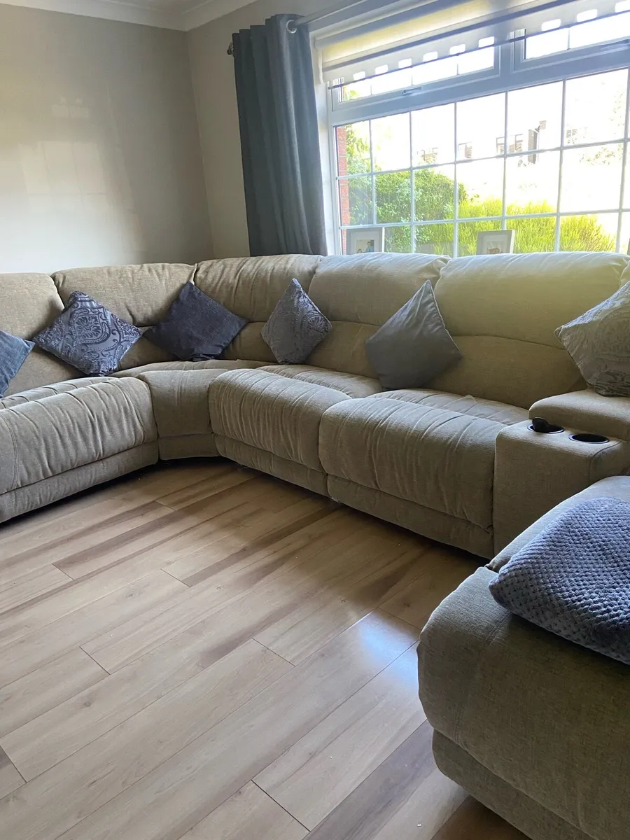 Couch/Sofa - Image 2
