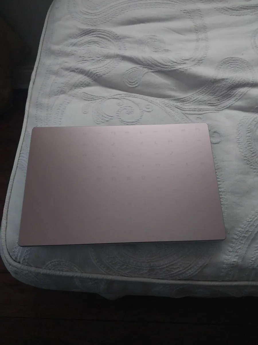 Pink laptop - Image 2