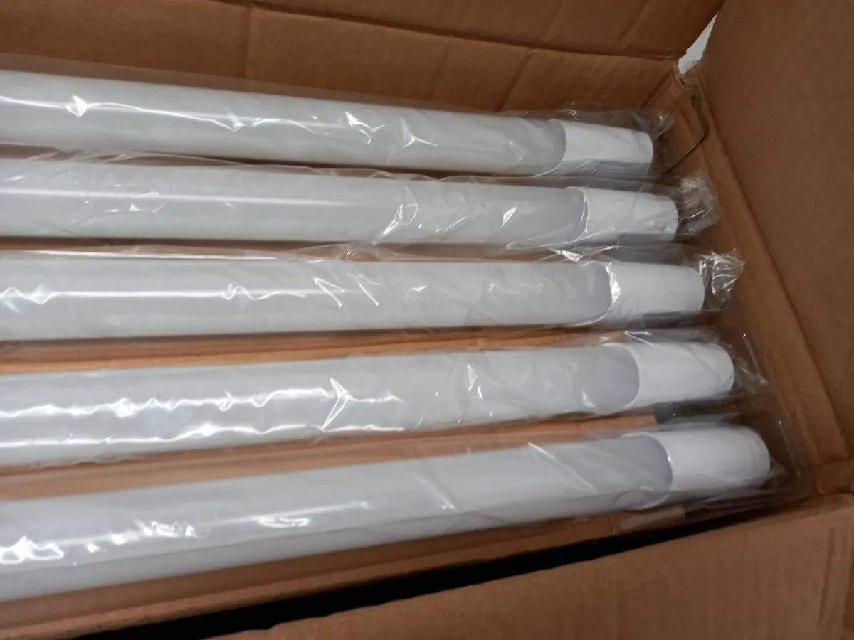 Online Auction Of Sensor Led Tube Lights & More! - Image 1