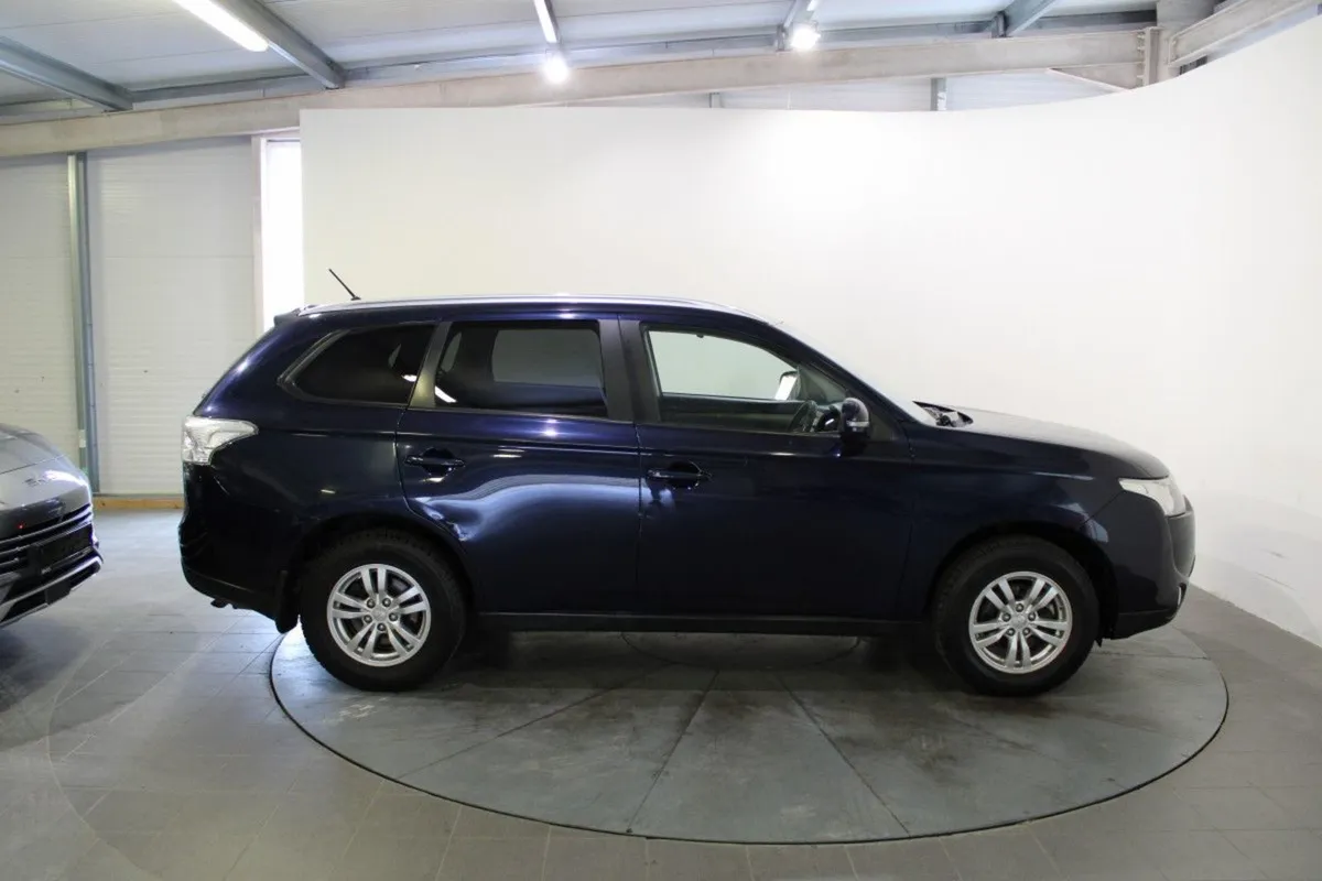 Mitsubishi Outlander 2.2 Di-d 150PS 6MT 2WD 5-sea - Image 3