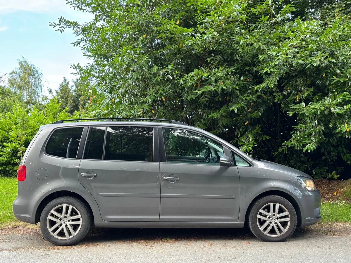 VW Touran 1.6 TDI Comfortline Leather Heated A/C - Image 2