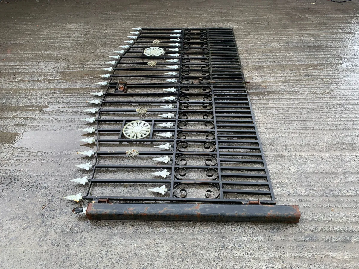 9 ft x 4.5 ft house gates - Image 2