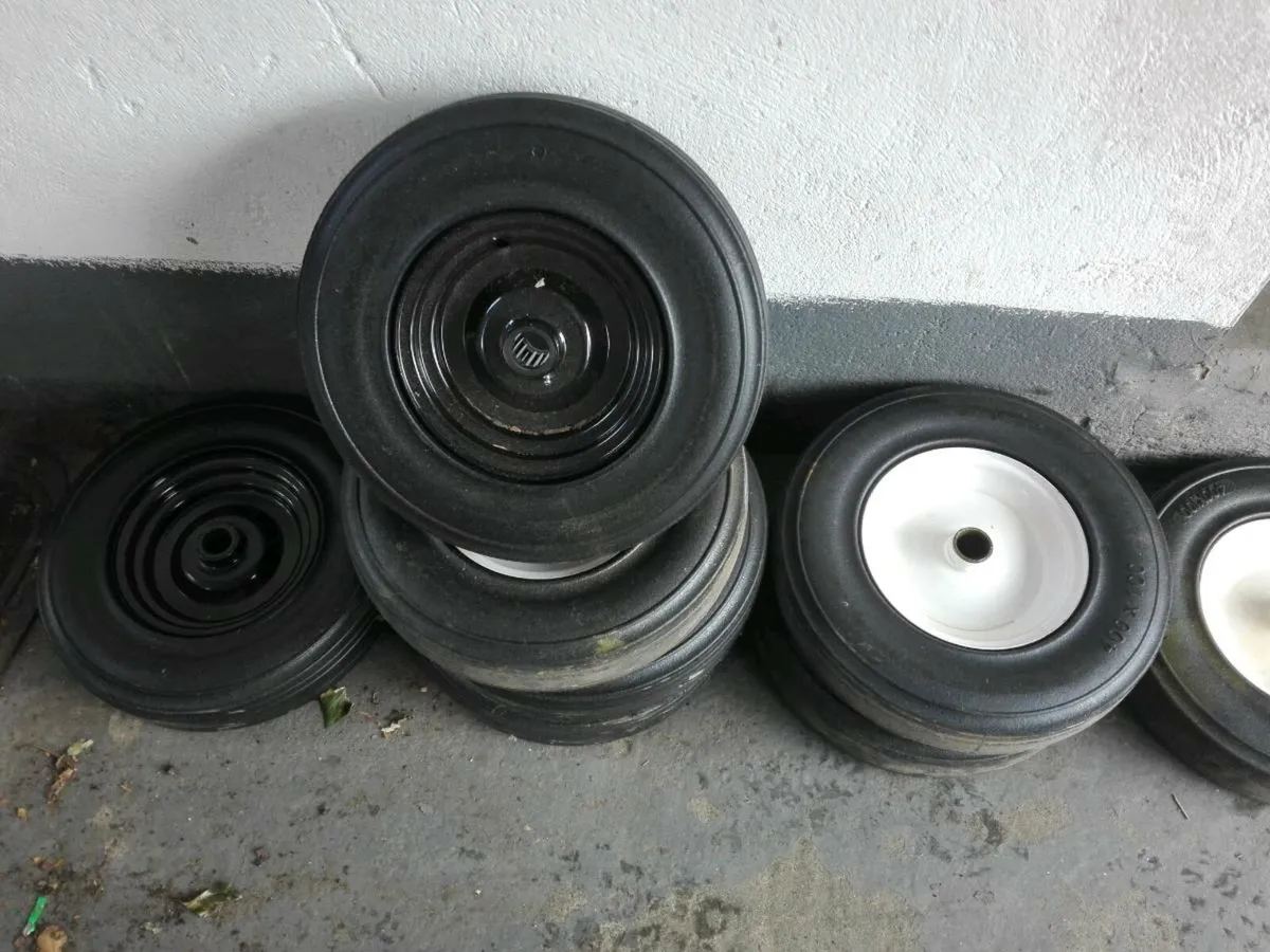 Cement mixer wheels - Image 1