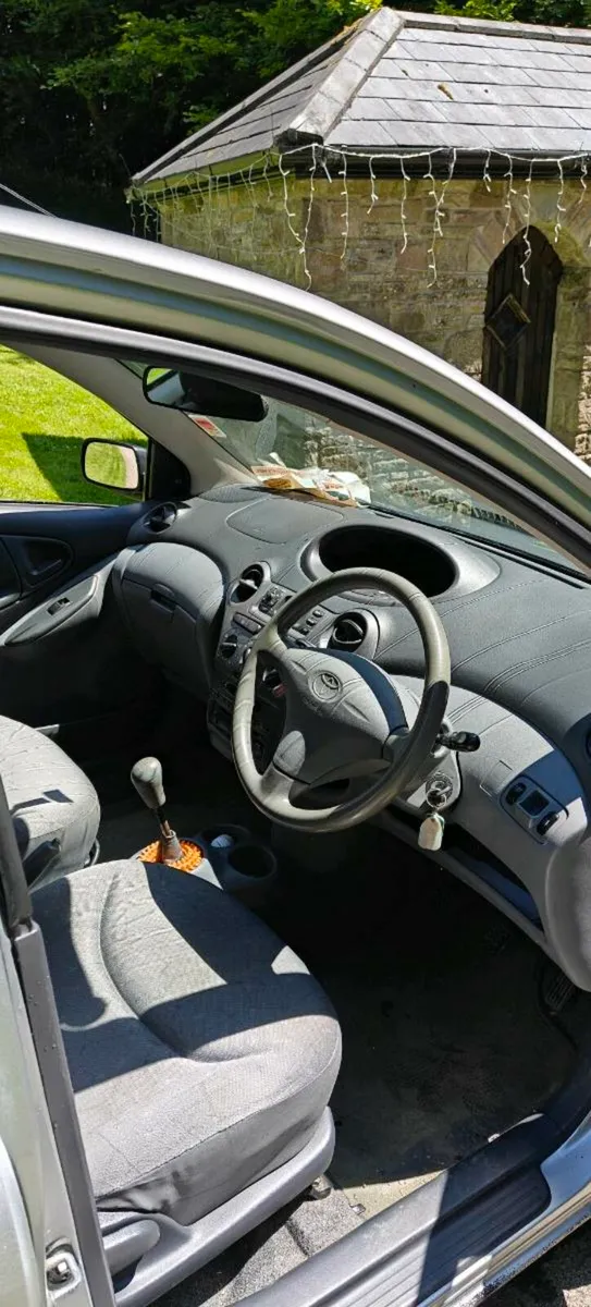 Toyota Yaris 2000 - Image 4