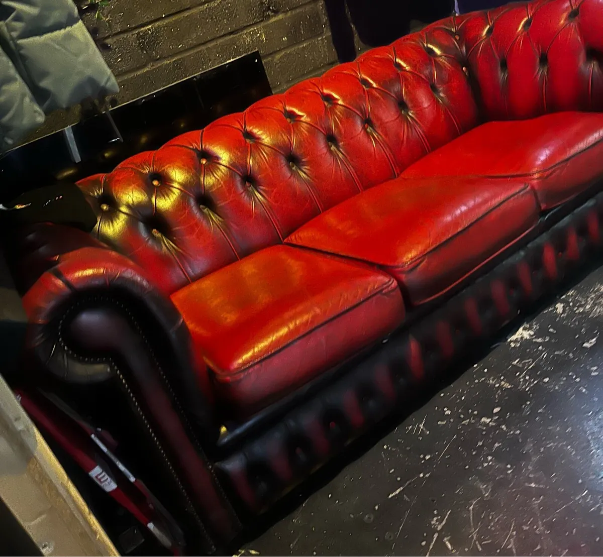 Chesterfield sofa - Image 1