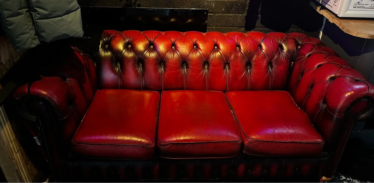 Chesterfield sofa - Image 3
