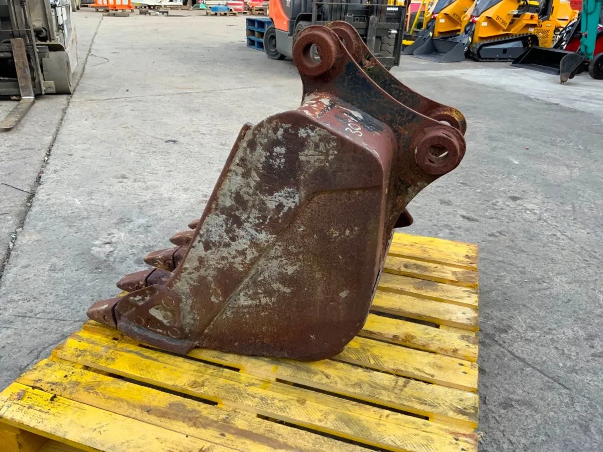 30" DIGGING BUCKET....45mm PINS........1707. - Image 3