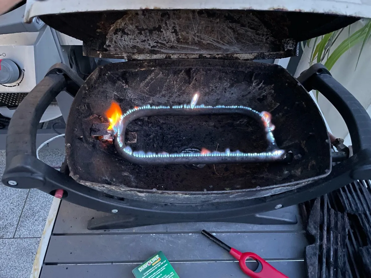 Weber Q100 gas BBQ - Image 3