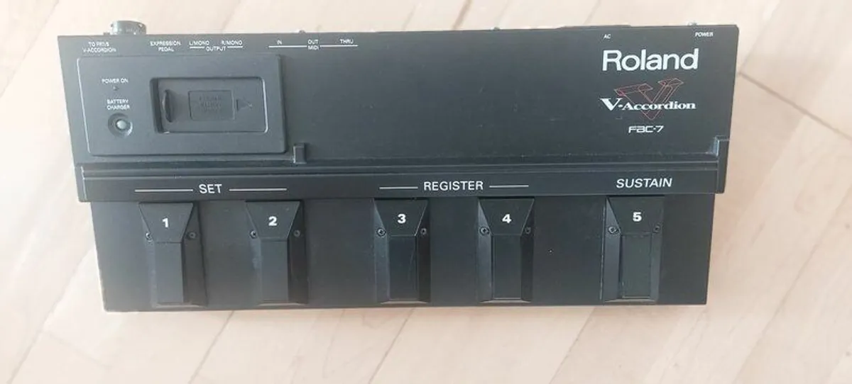Roland FR7 Virtual accordion 120 bass - Image 2