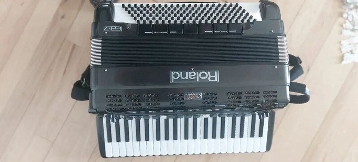 Roland FR7 Virtual accordion 120 bass - Image 4