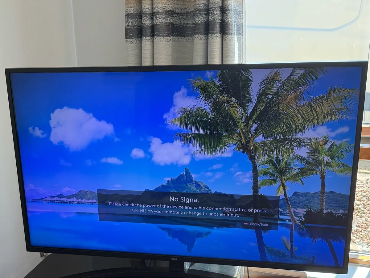 LG 50 HDR 4K Smart Tv & Table - Image 3