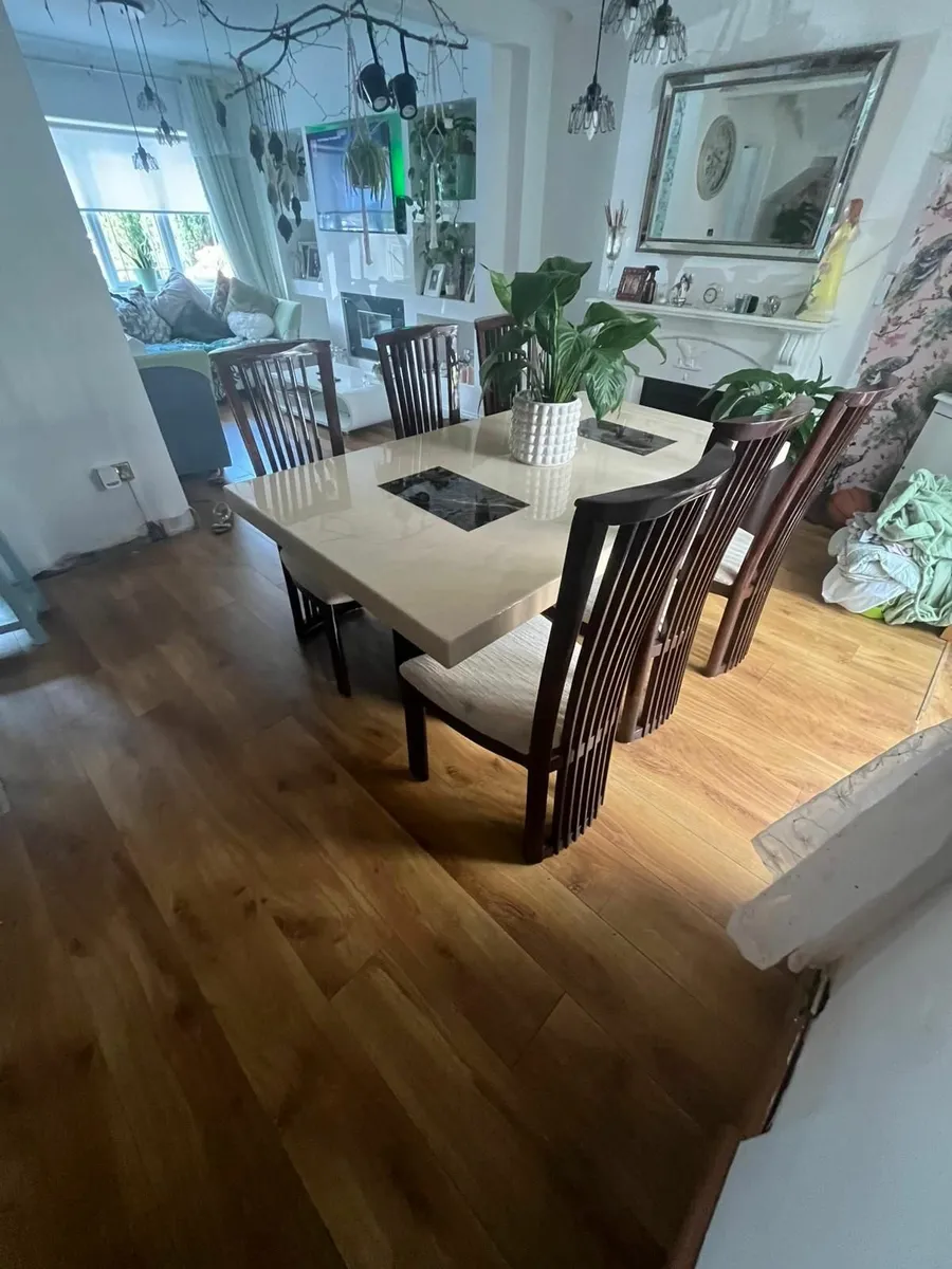 Marble table and chairs - Image 1