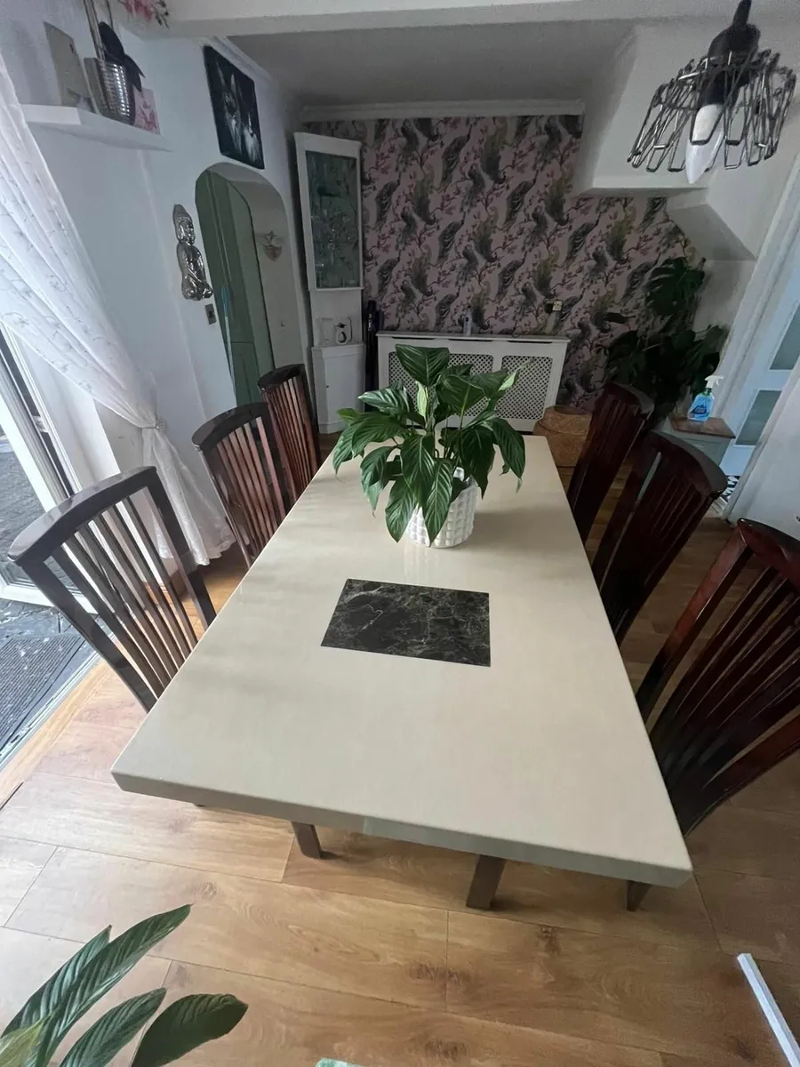 Marble table and chairs - Image 4