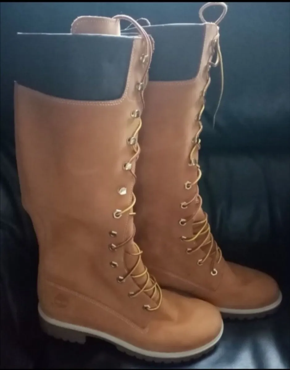 Timberland Tan Lace Up Boots - Image 2