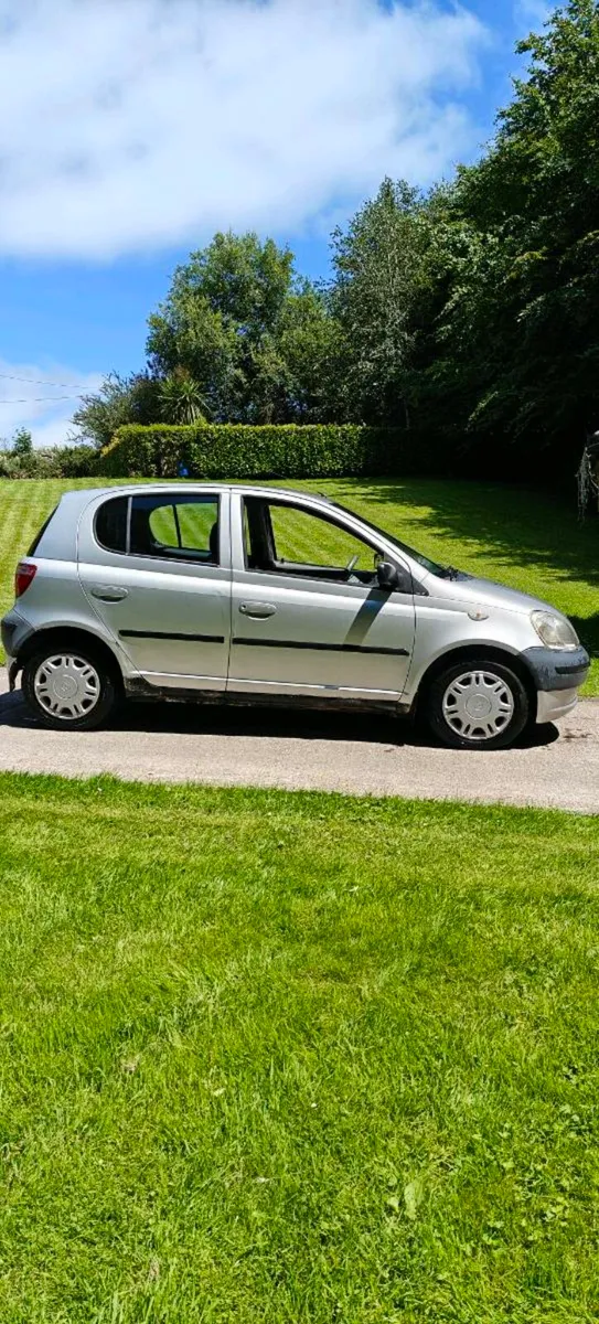 Toyota Yaris 2000 - Image 2