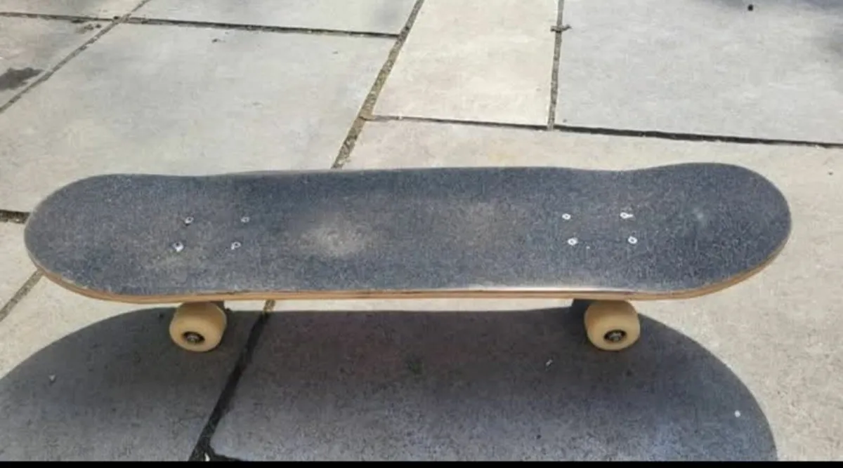 Skateboard - Image 2