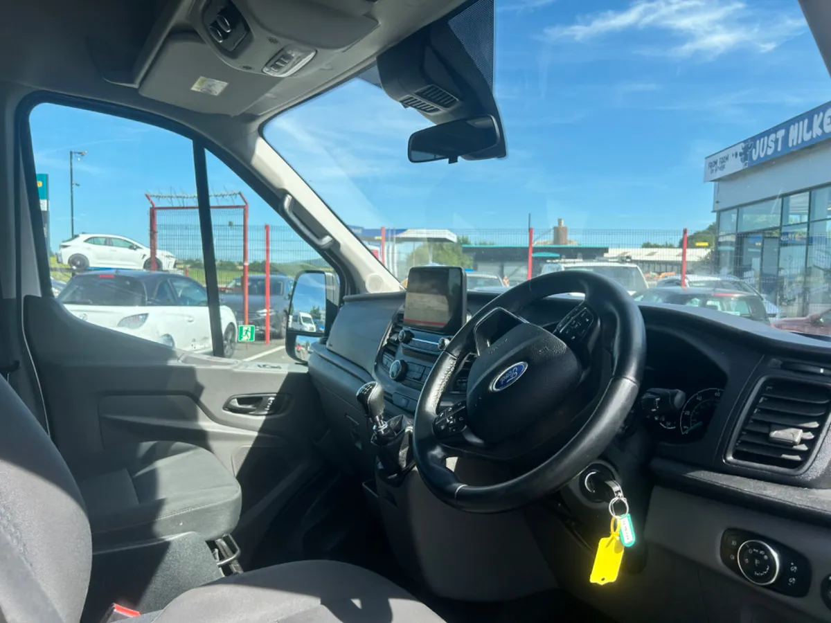 Ford Transit Minibus 2022 - Image 2