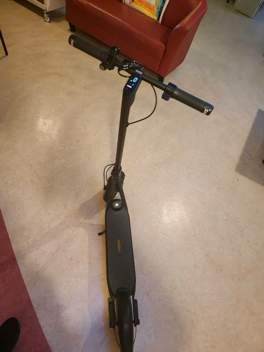 Ninebot f2 scooter - Image 1