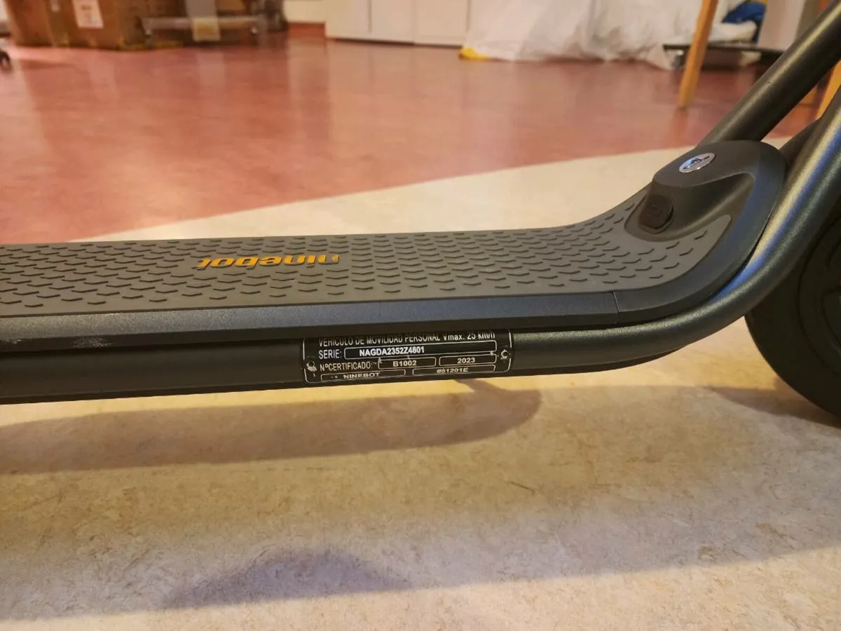 Ninebot f2 scooter - Image 3