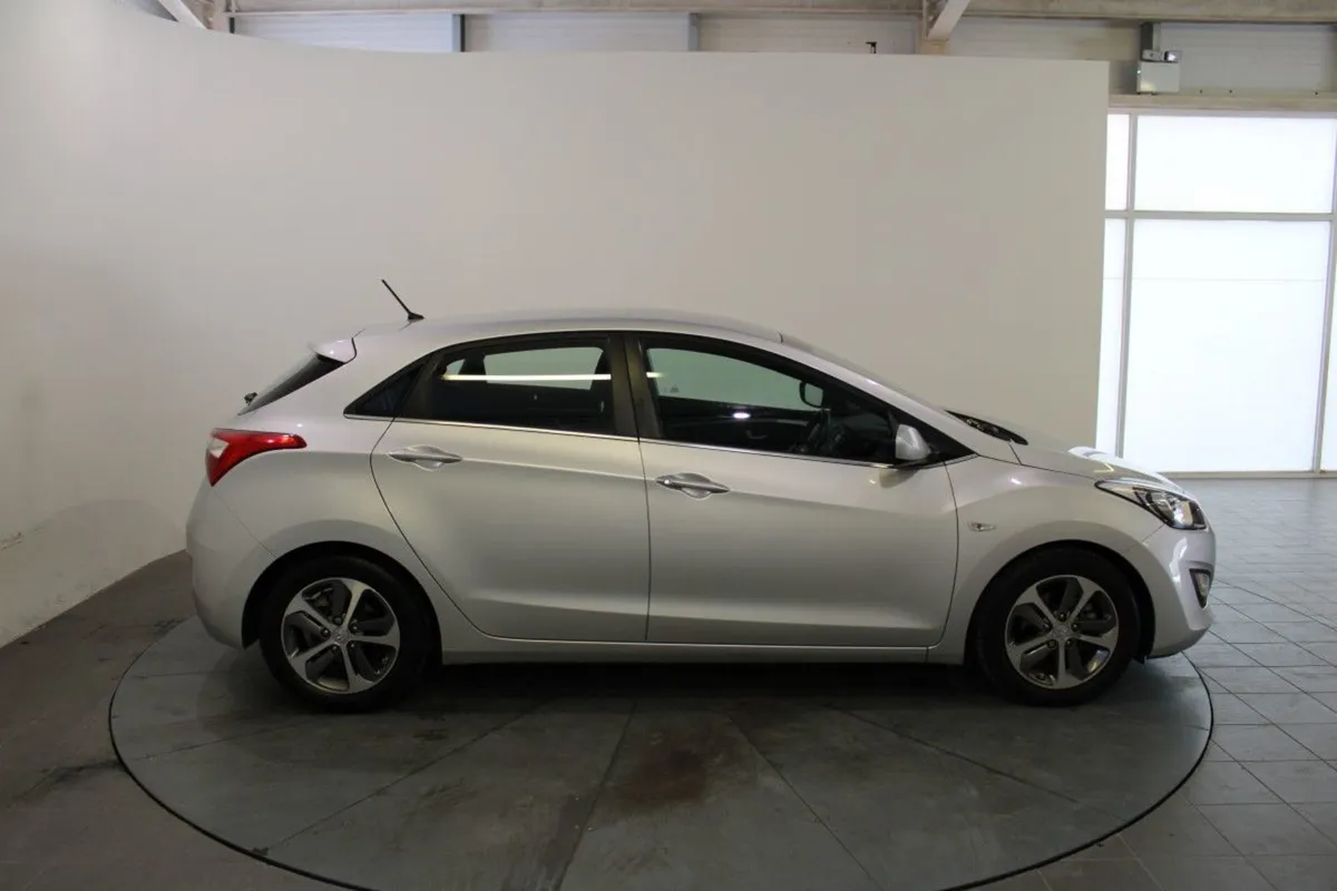 Hyundai i30 1.4l SE Blue Drive - Image 3