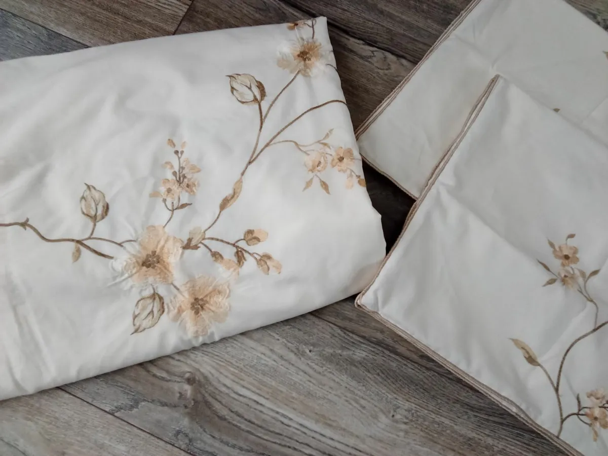 Double Duvet Cover & 2 Pillow  Csses - Image 2