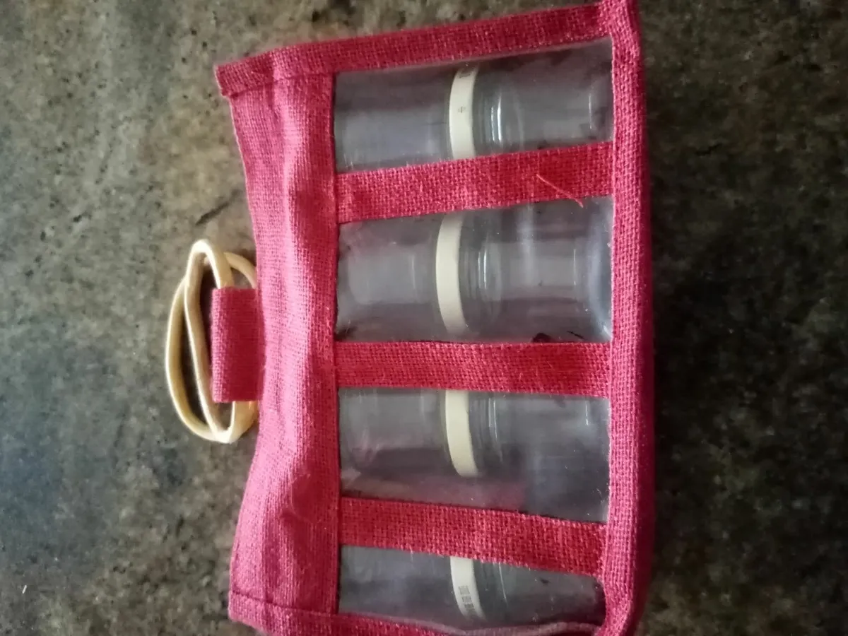 8 mini glass jars in caddy bag - Image 1