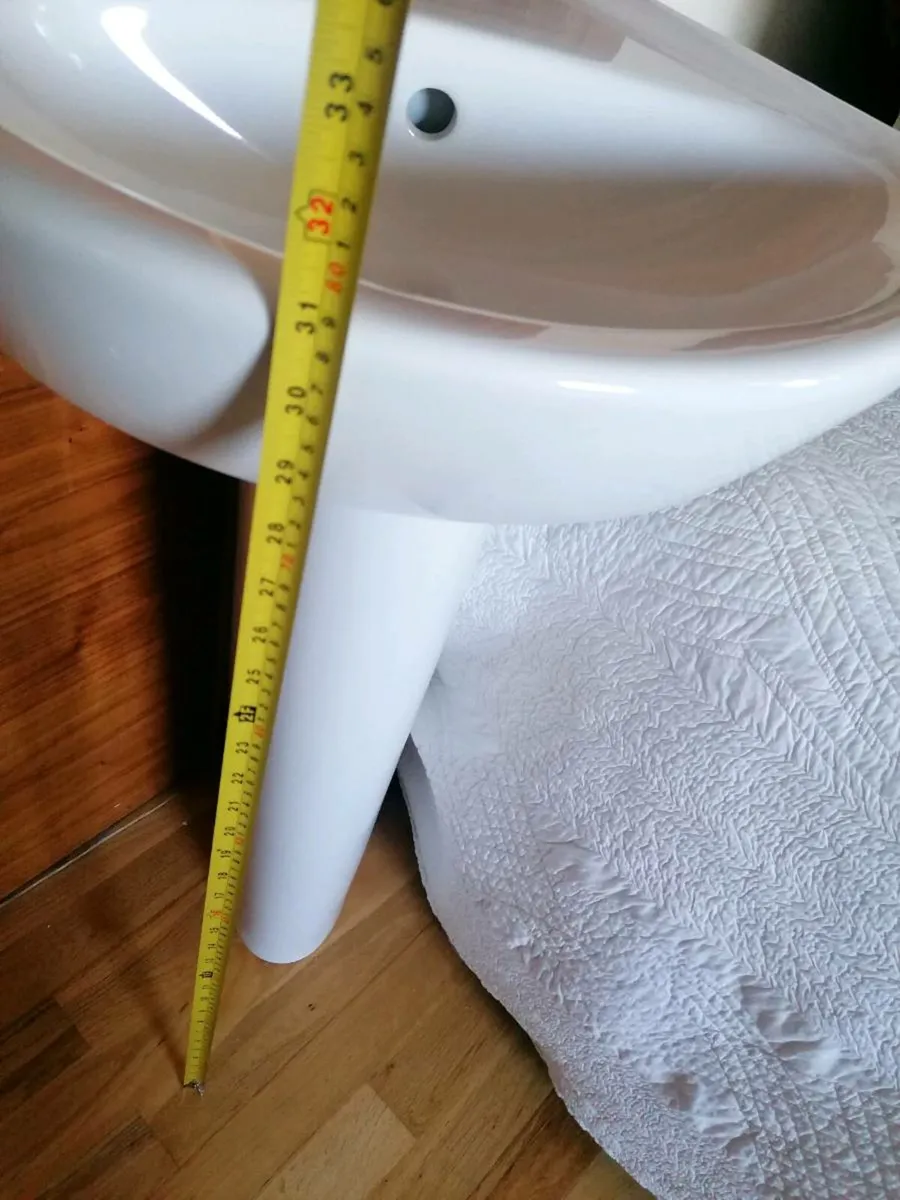 Corner Basin with Pedestal - Image 3