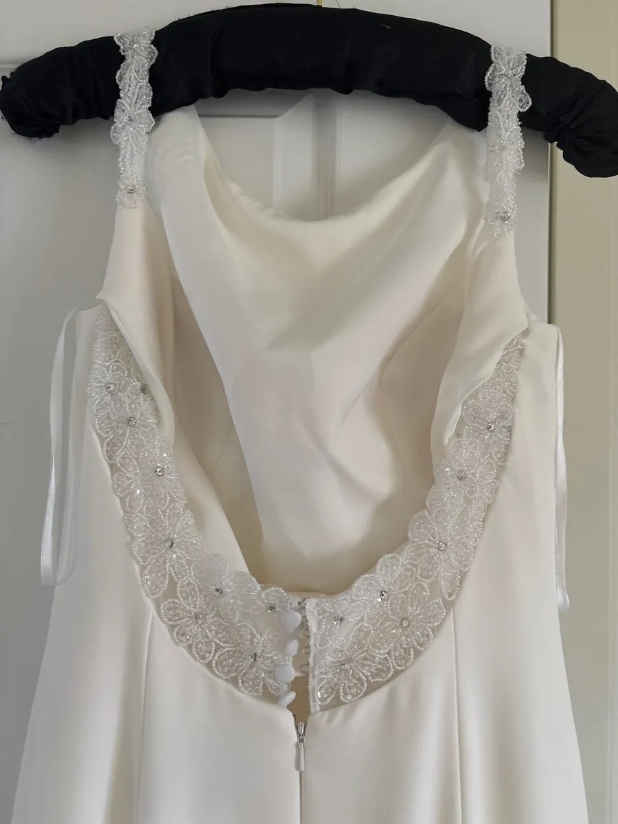 Wedding dress - Image 4