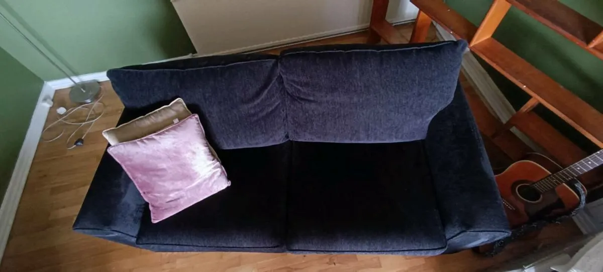 *MUST GO TODAY* - Free 🆓 Beautiful couch - Image 1