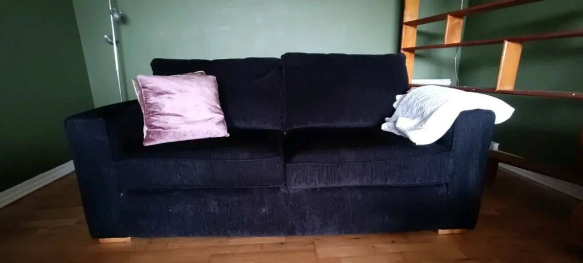 *MUST GO TODAY* - Free 🆓 Beautiful couch - Image 3
