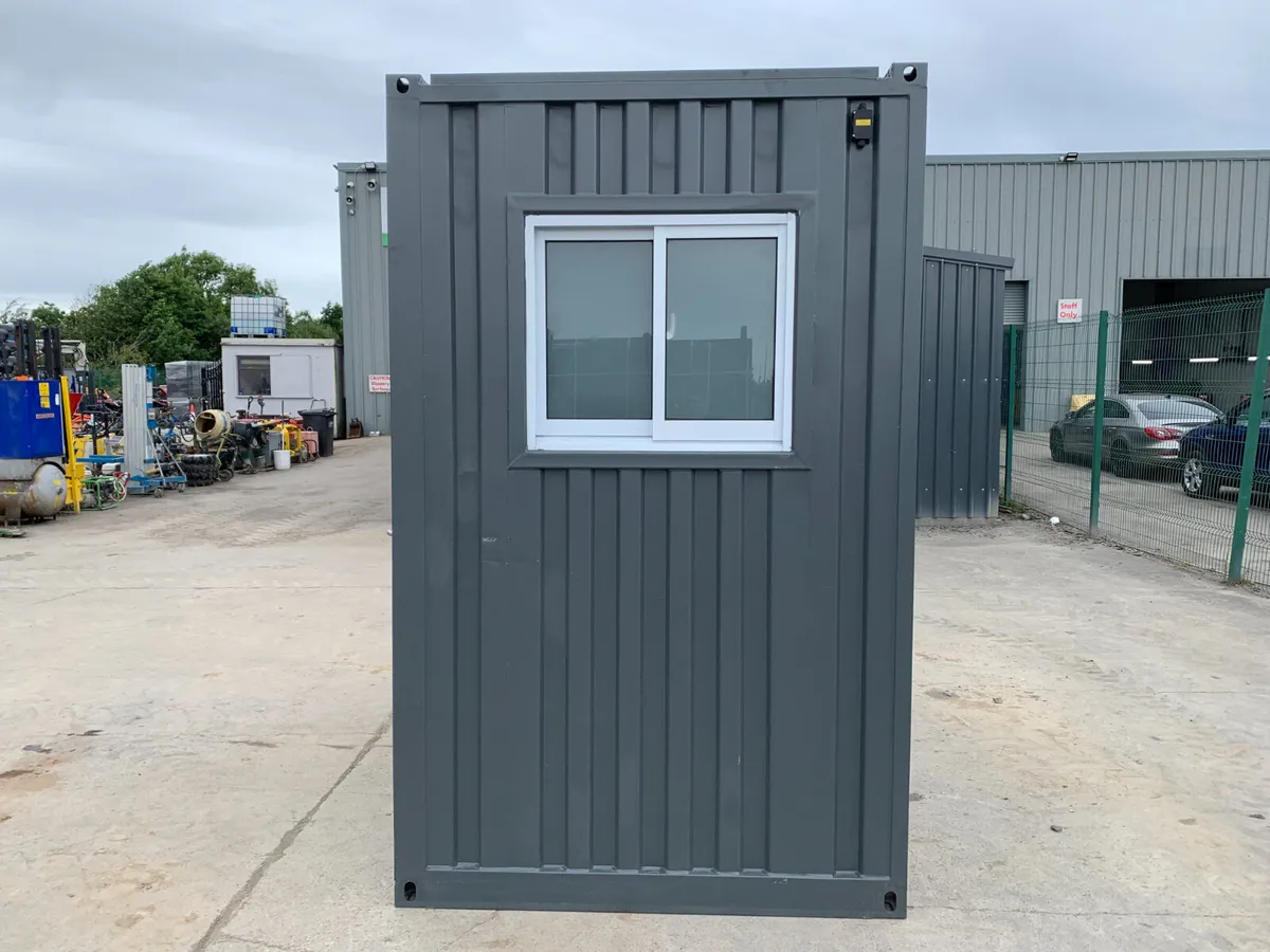 NEW/UUSED TOILET BLOCK FOR AUCTION TOMORROW - Image 3