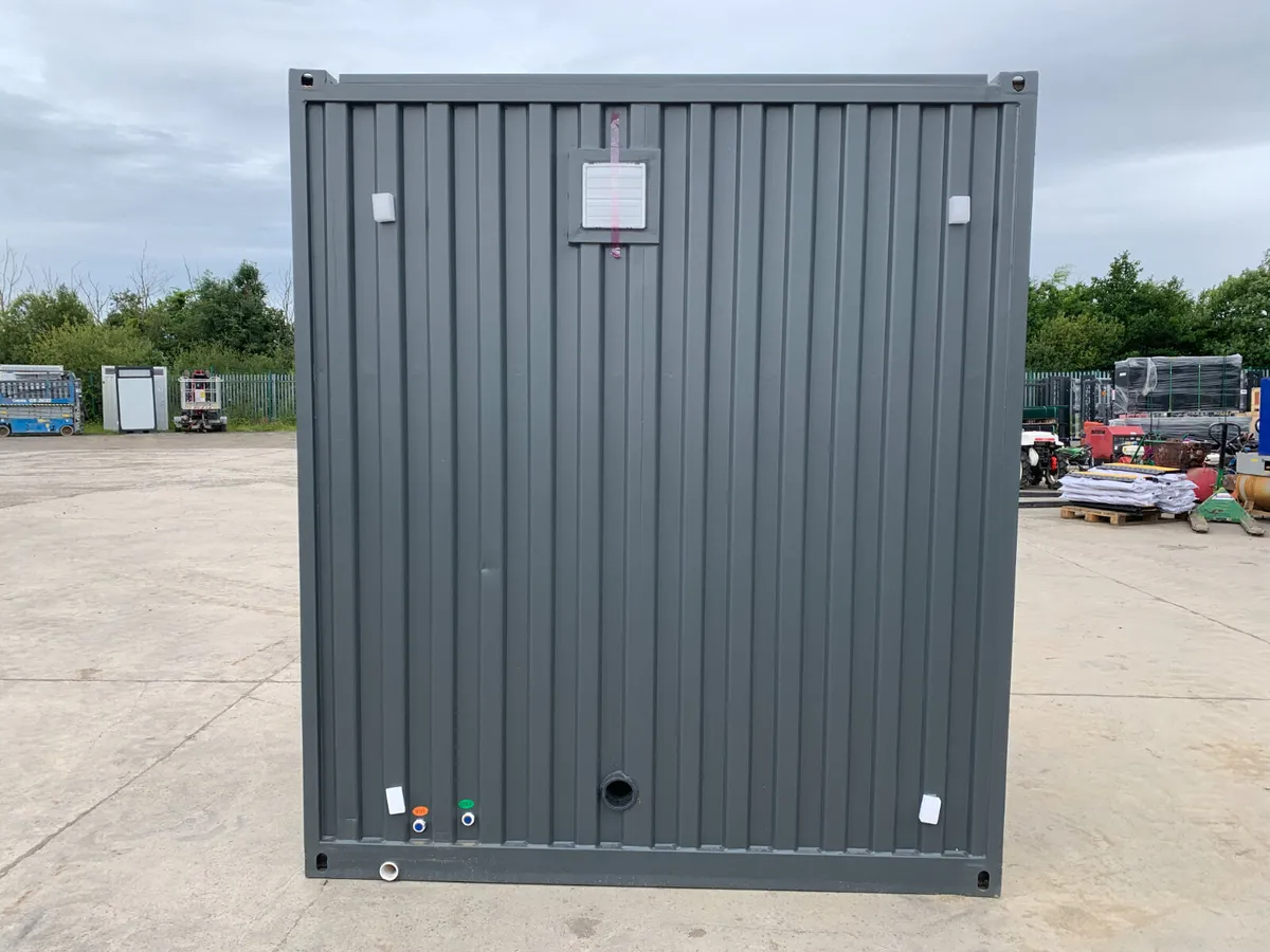 NEW/UUSED TOILET BLOCK FOR AUCTION TOMORROW - Image 4