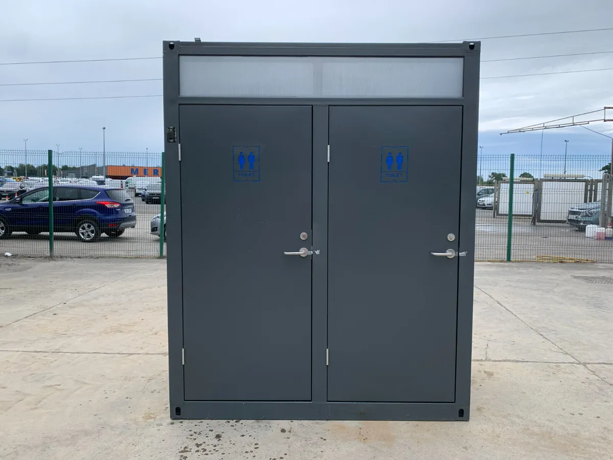 NEW/UNUSED DOUBLE TOILET BLOCK FOR AUCT TOMORROW - Image 1