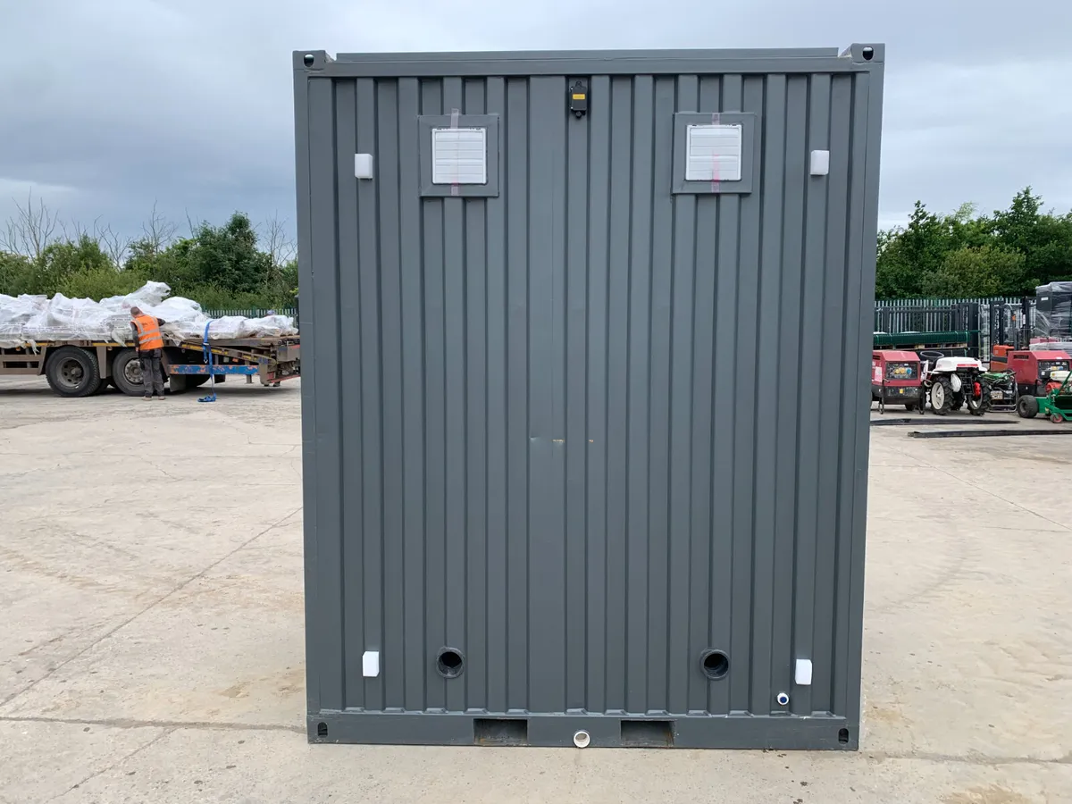 NEW/UNUSED DOUBLE TOILET BLOCK FOR AUCT TOMORROW - Image 4