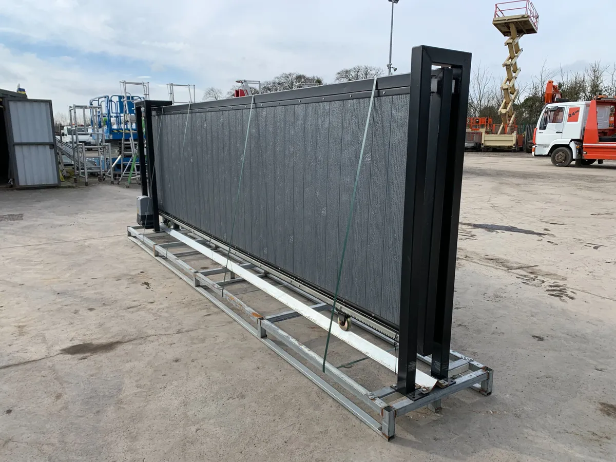 NEW/UNUSED 16FT COMPOSITE SLIDING GATE FOR AUCTION - Image 4