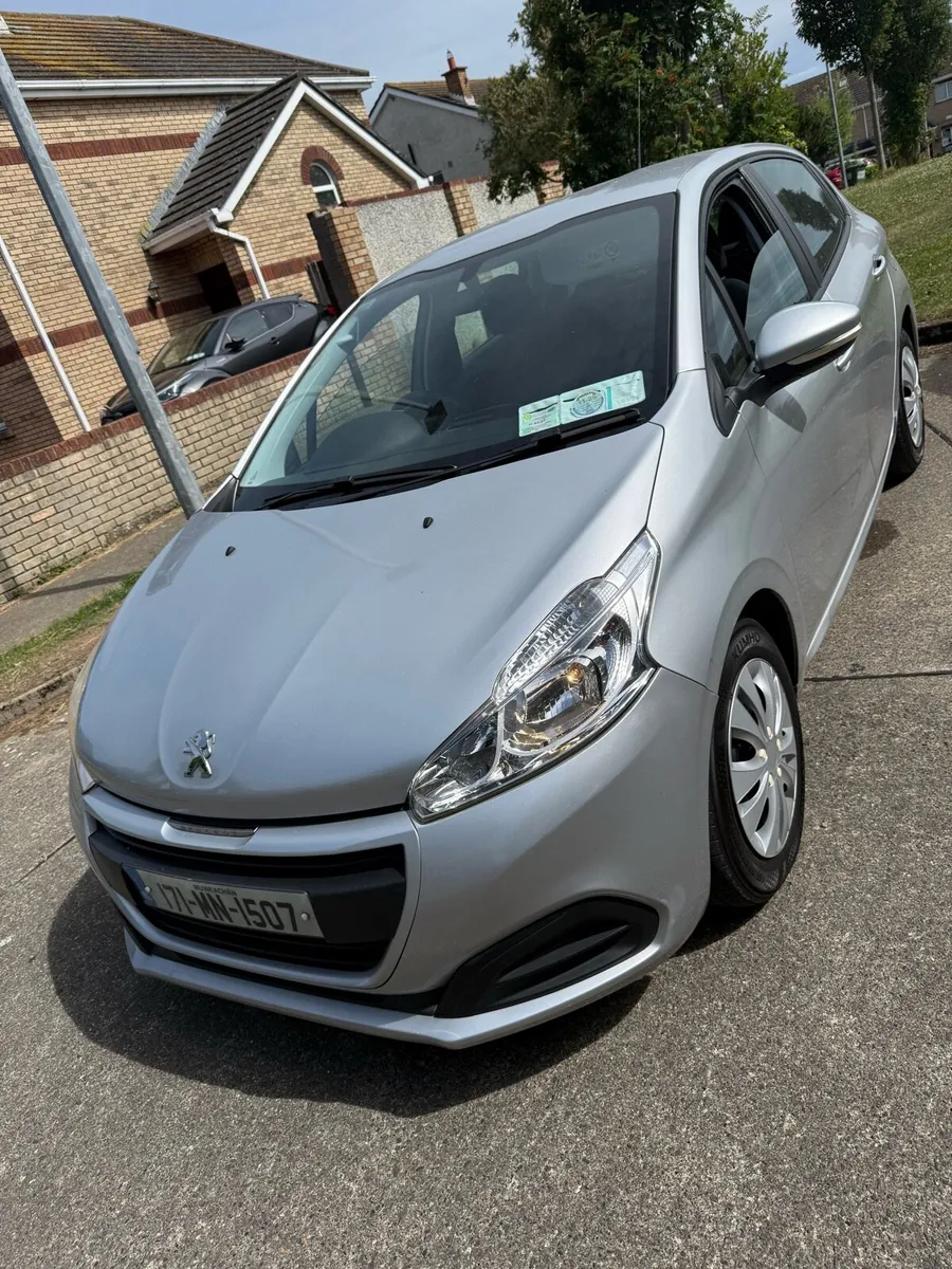 Peugeot 208 - Image 1